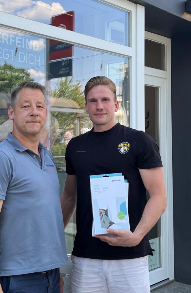HSG-Spieler Niklas Ingenpaß mit Theodor Rutkowski