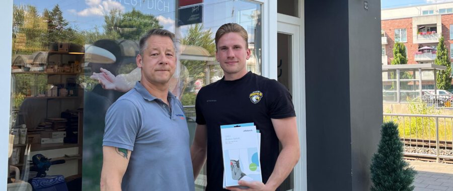 HSG-Spieler Niklas Ingenpaß mit Theodor Rutkowski